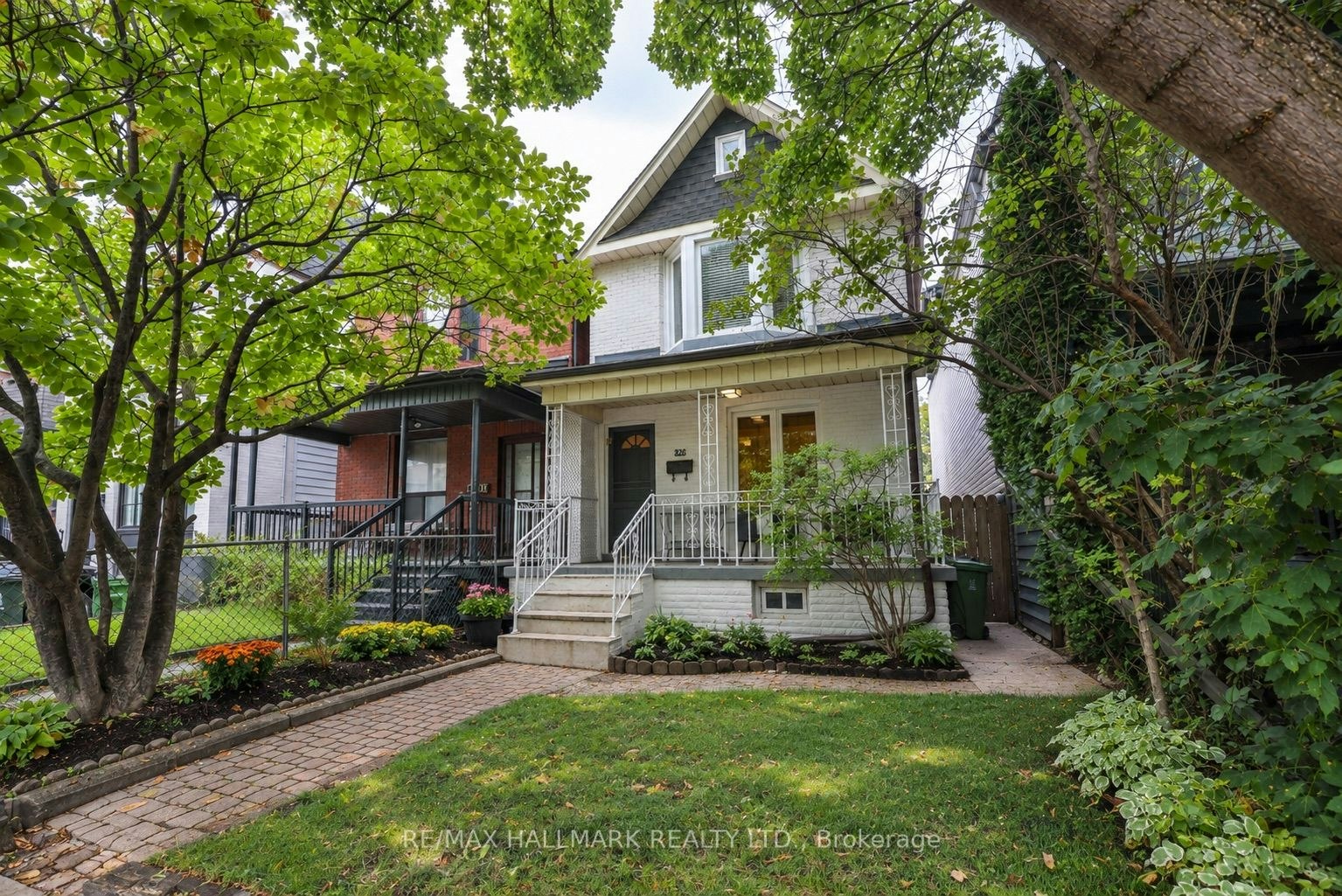206 Yarmouth Road, Toronto, ON, M6G 1X4