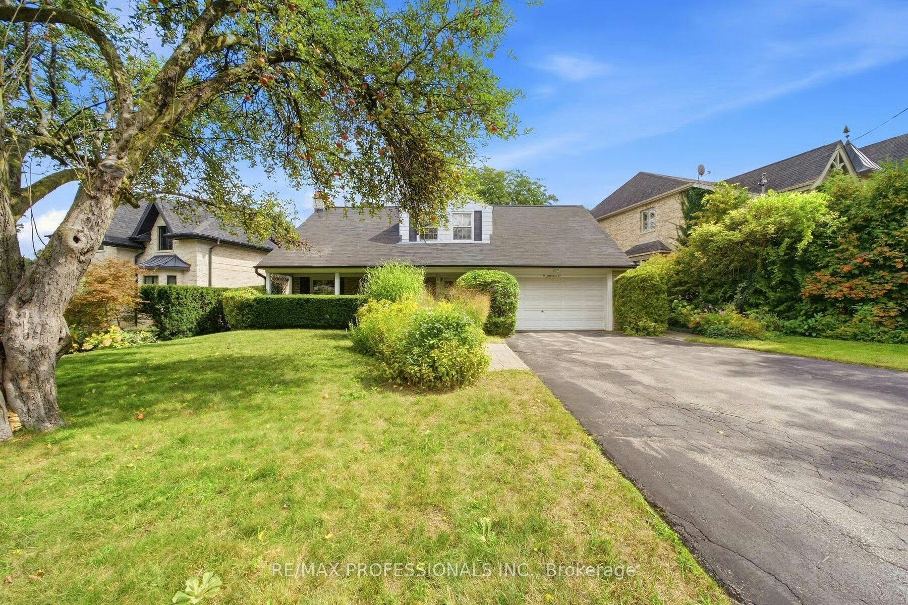 15 Hartfield Court, Toronto, ON, M9A 3E4