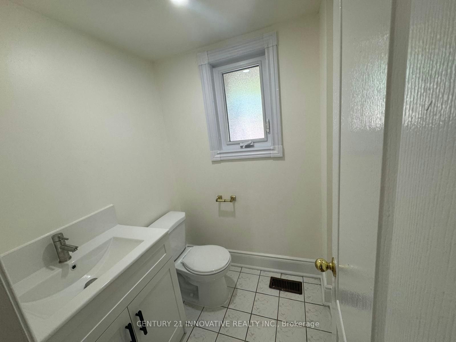 602 Lumberton Crescent, Mississauga, ON, L4Z 3Z6 - 2