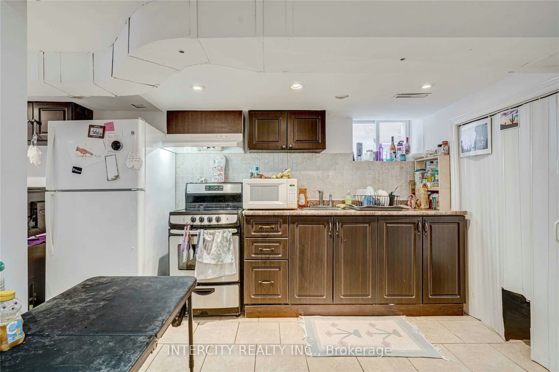 43 Marlee Avenue, Toronto, ON, M6E 3B1 - 2