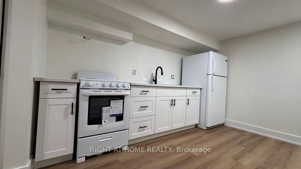 584 Forestwood Crescent, Burlington, ON, L7L 4K3 - 6