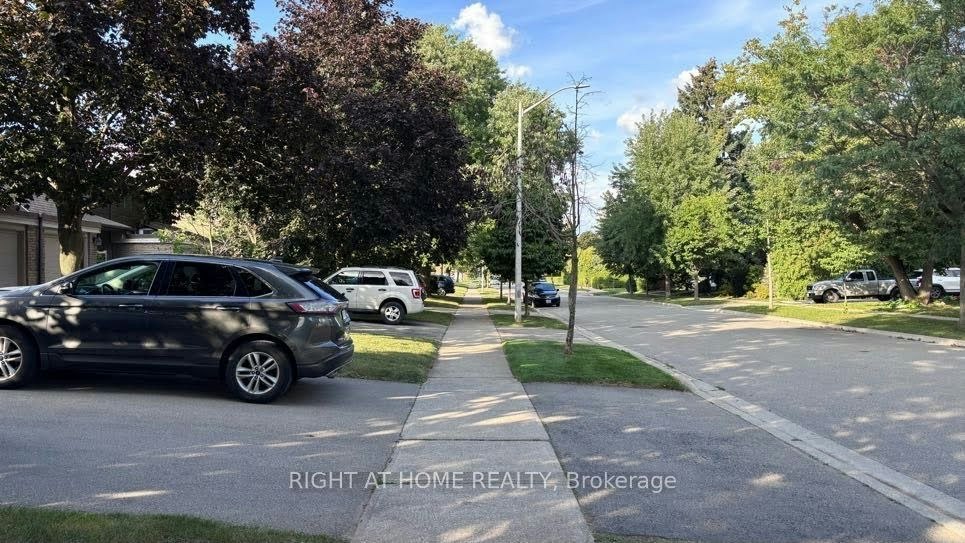 584 Forestwood Crescent, Burlington, ON, L7L 4K3