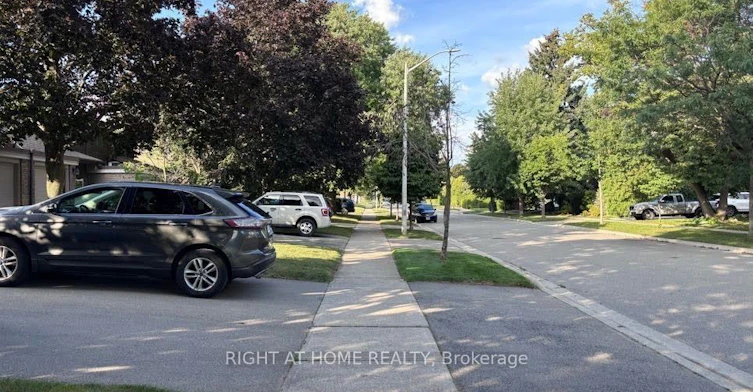 584 Forestwood Crescent, Burlington, ON, L7L 4K3