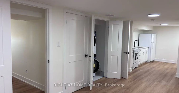 584 Forestwood Crescent, Burlington, ON, L7L 4K3 - 8