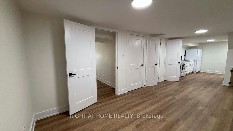 584 Forestwood Crescent, Burlington, ON, L7L 4K3 - 9