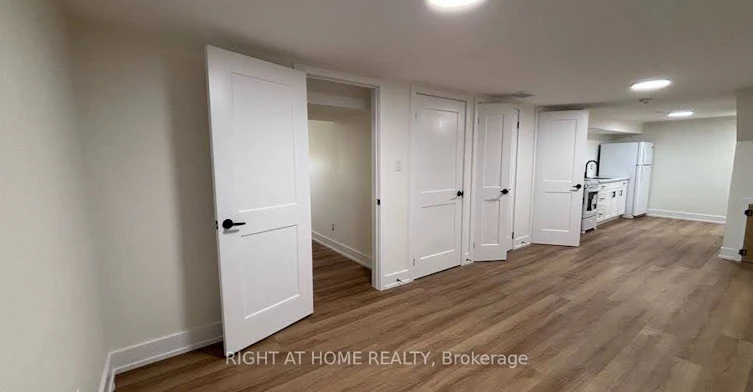 584 Forestwood Crescent, Burlington, ON, L7L 4K3 - 9
