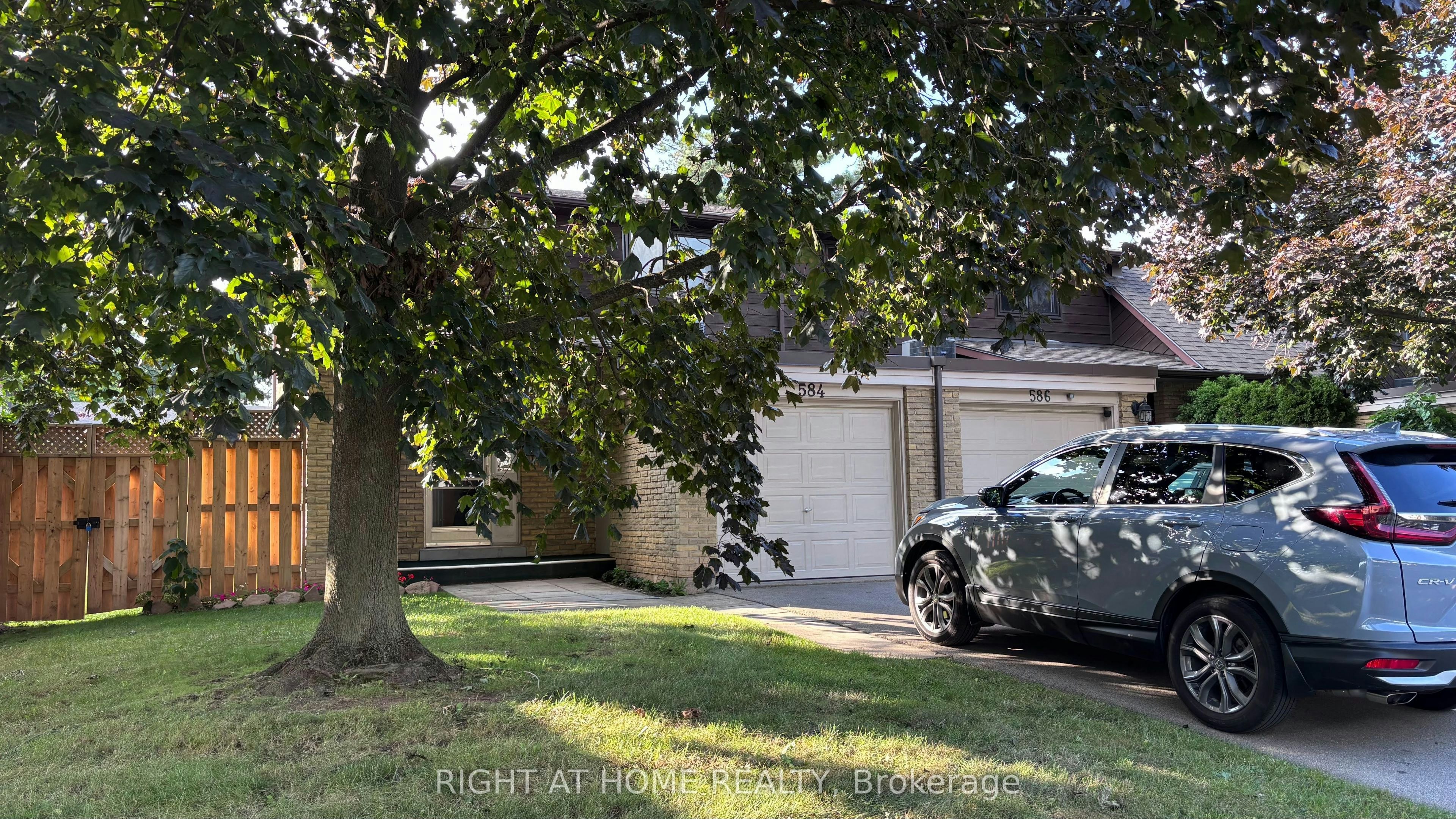 584 Forestwood Crescent, Burlington, ON, L7L 4K3 - 2
