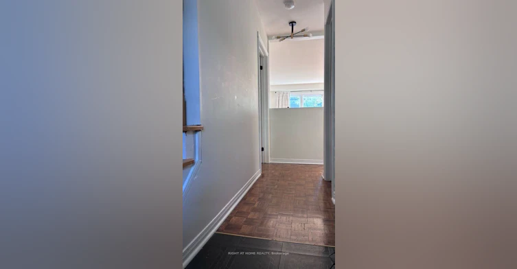 584 Forestwood Crescent, Burlington, ON, L7L 4K3 - 4