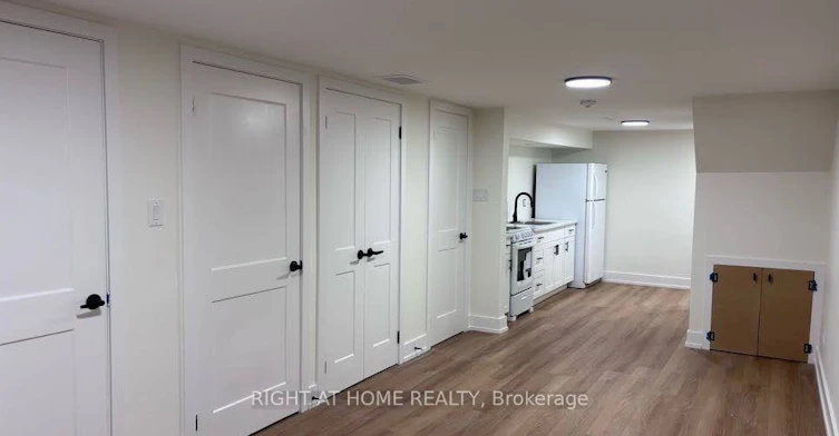 584 Forestwood Crescent, Burlington, ON, L7L 4K3 - 7