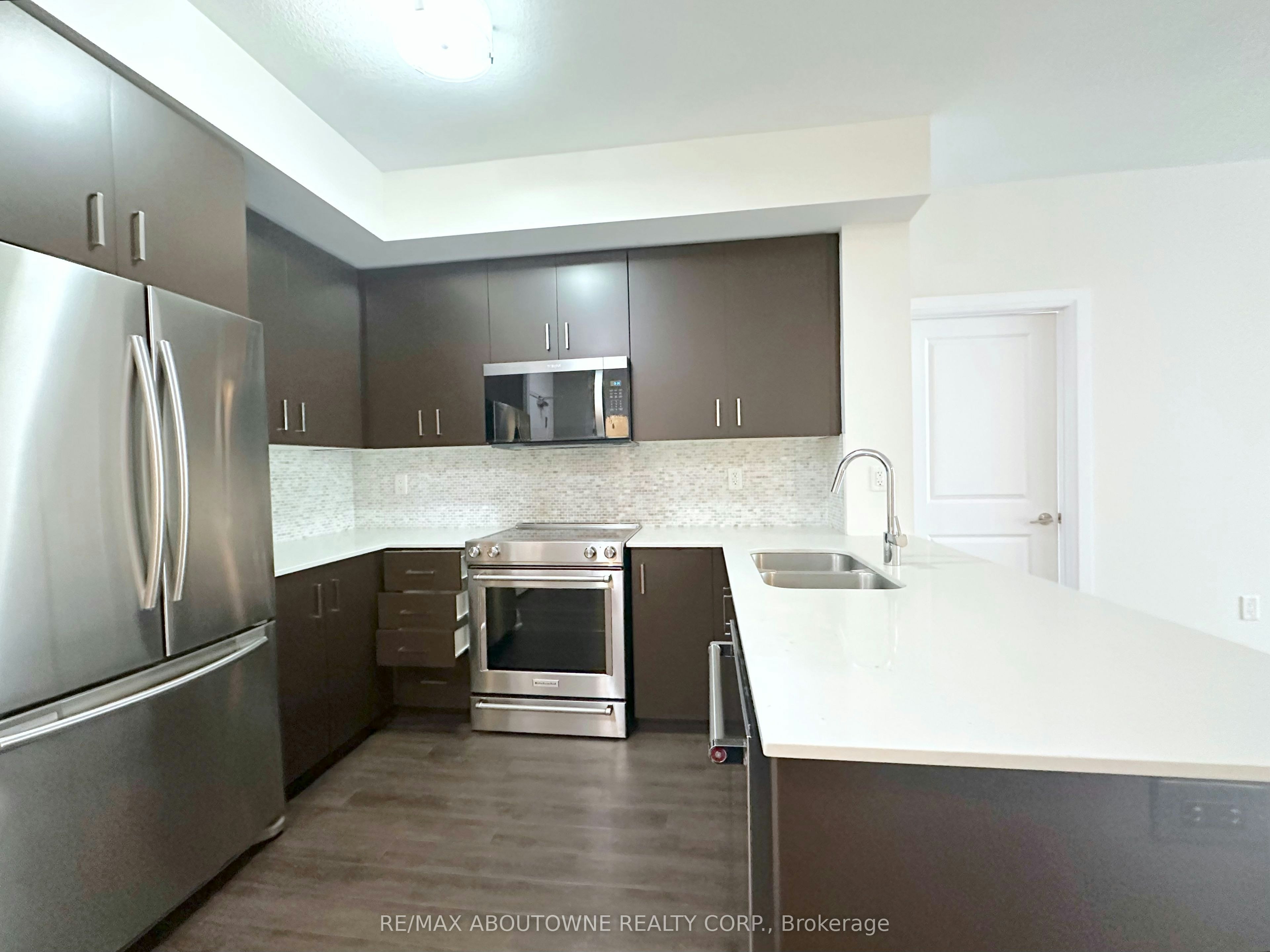 319-2333 Taunton Road, Oakville, ON, L6H 0N5 - 4