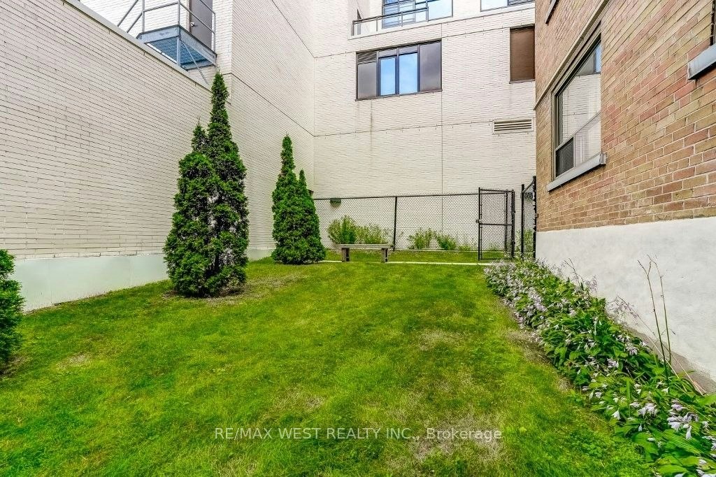 203-2000 Bloor Street W, Toronto, ON, M6P 3L2 - 22