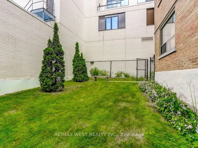 203-2000 Bloor Street W, Toronto, ON, M6P 3L2 - 22