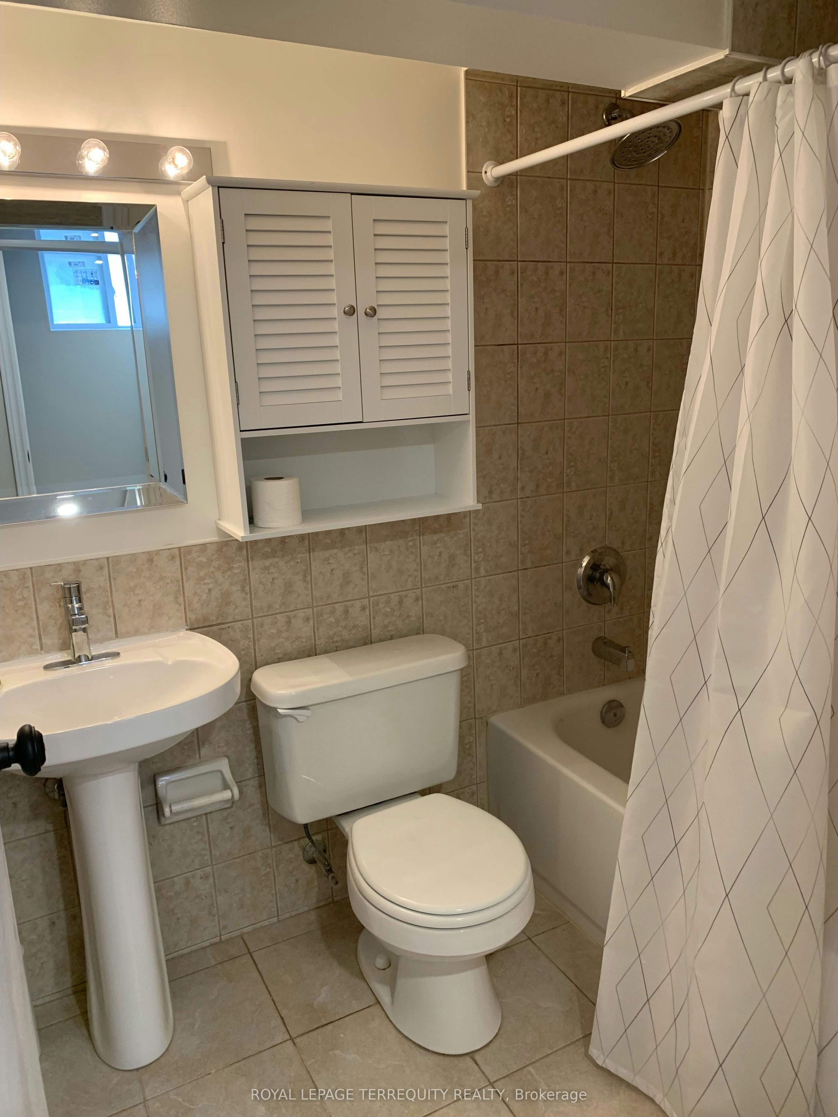 Lower-1527 Dufferin Street, Toronto, ON, M6H 3L5 - 9