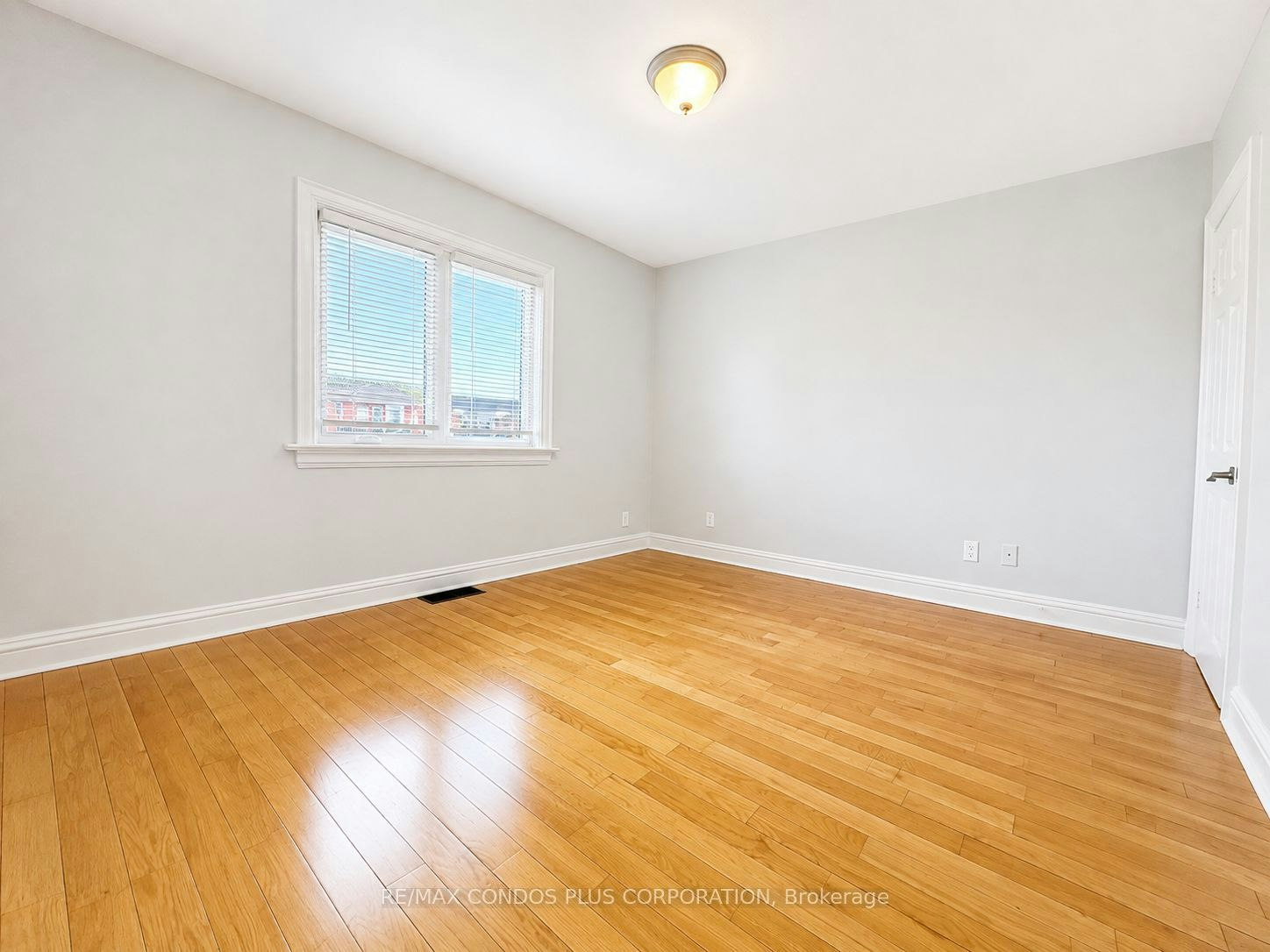 Upper Floor-60 Kane Avenue, Toronto, ON, M6M 3M7 - 4