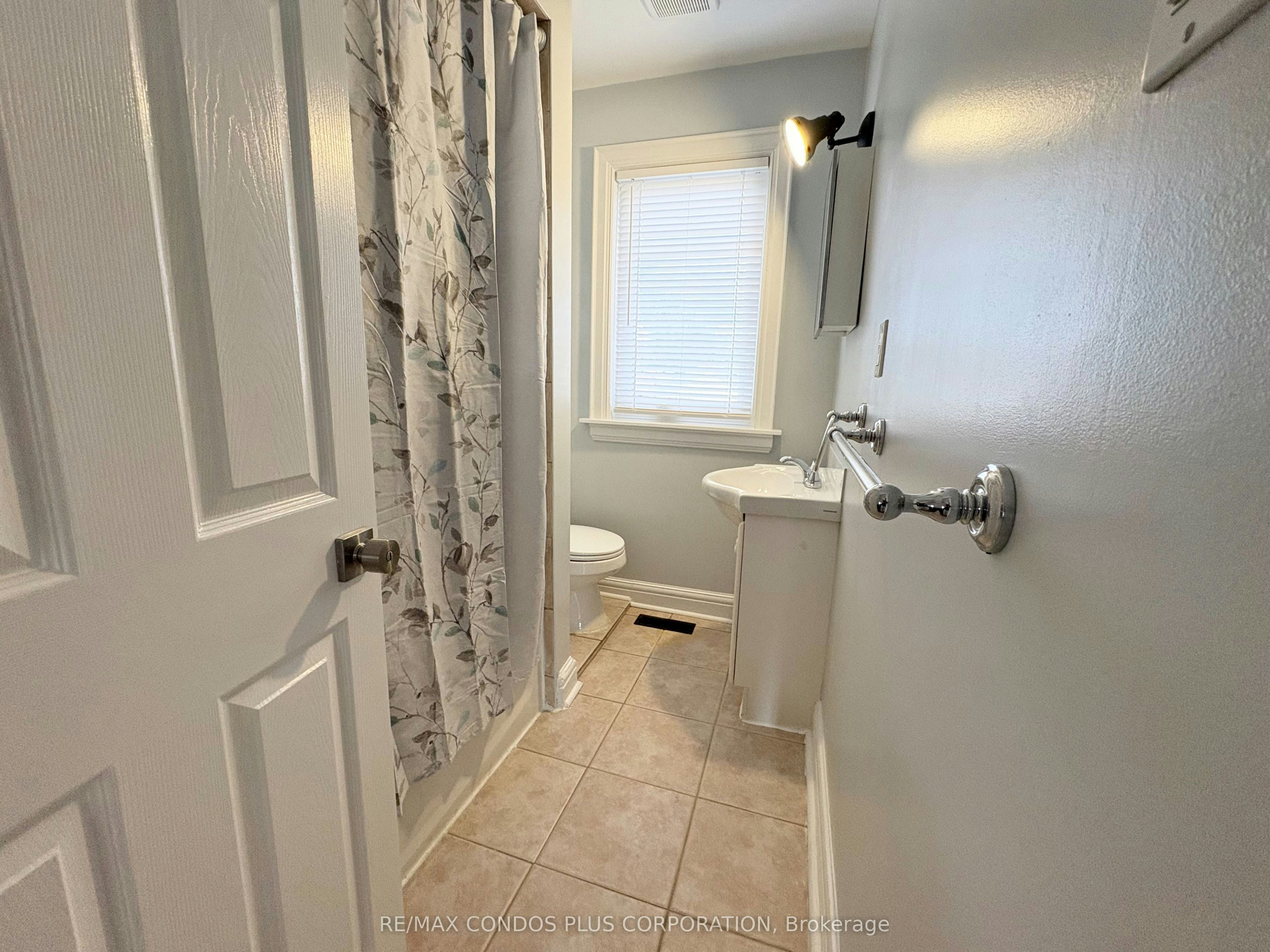 Upper Floor-60 Kane Avenue, Toronto, ON, M6M 3M7 - 7