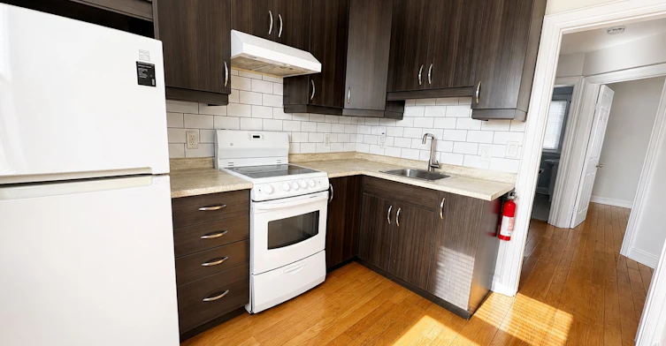 Upper Floor-60 Kane Avenue, Toronto, ON, M6M 3M7 - 6