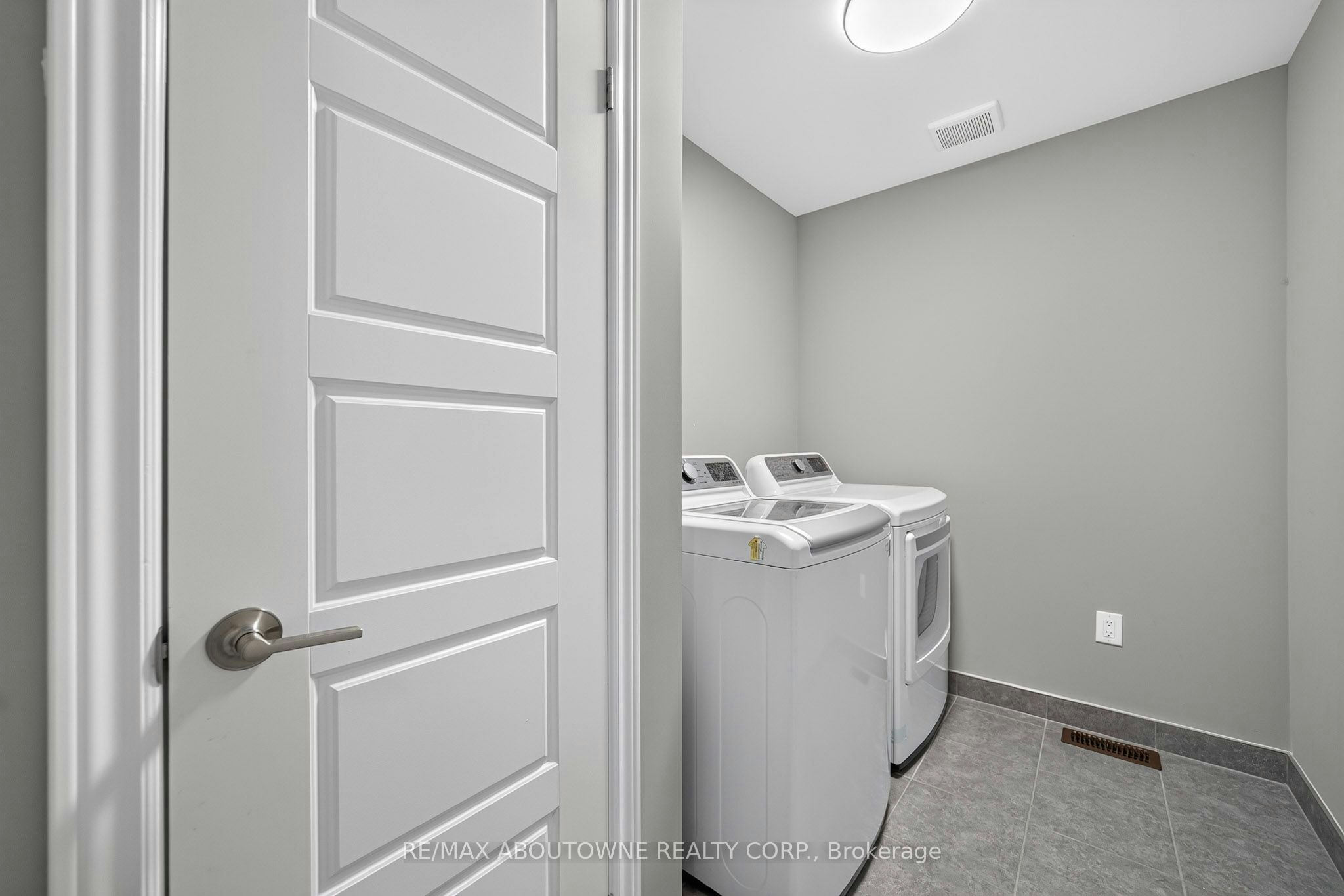 3289 Mockingbird Common, Oakville, ON, L6H 0W9 - 29