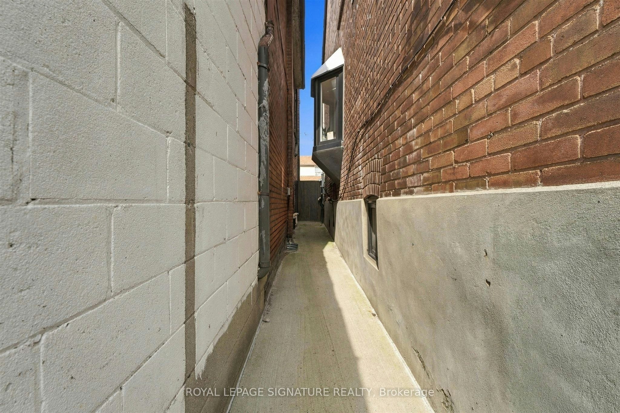 BSMT-1945 Davenport Road, Toronto, ON, M6N 1C3 - 21