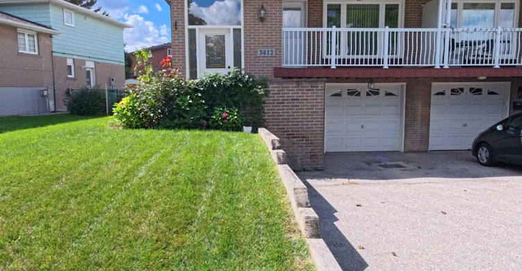 3612 Birchmeadow Crescent, Mississauga, ON, L4Y 3R7