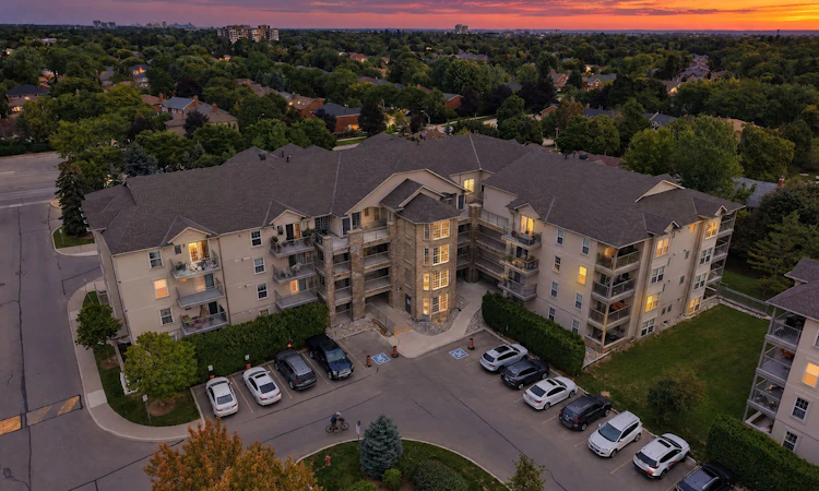 206-1440 Bishops Gate