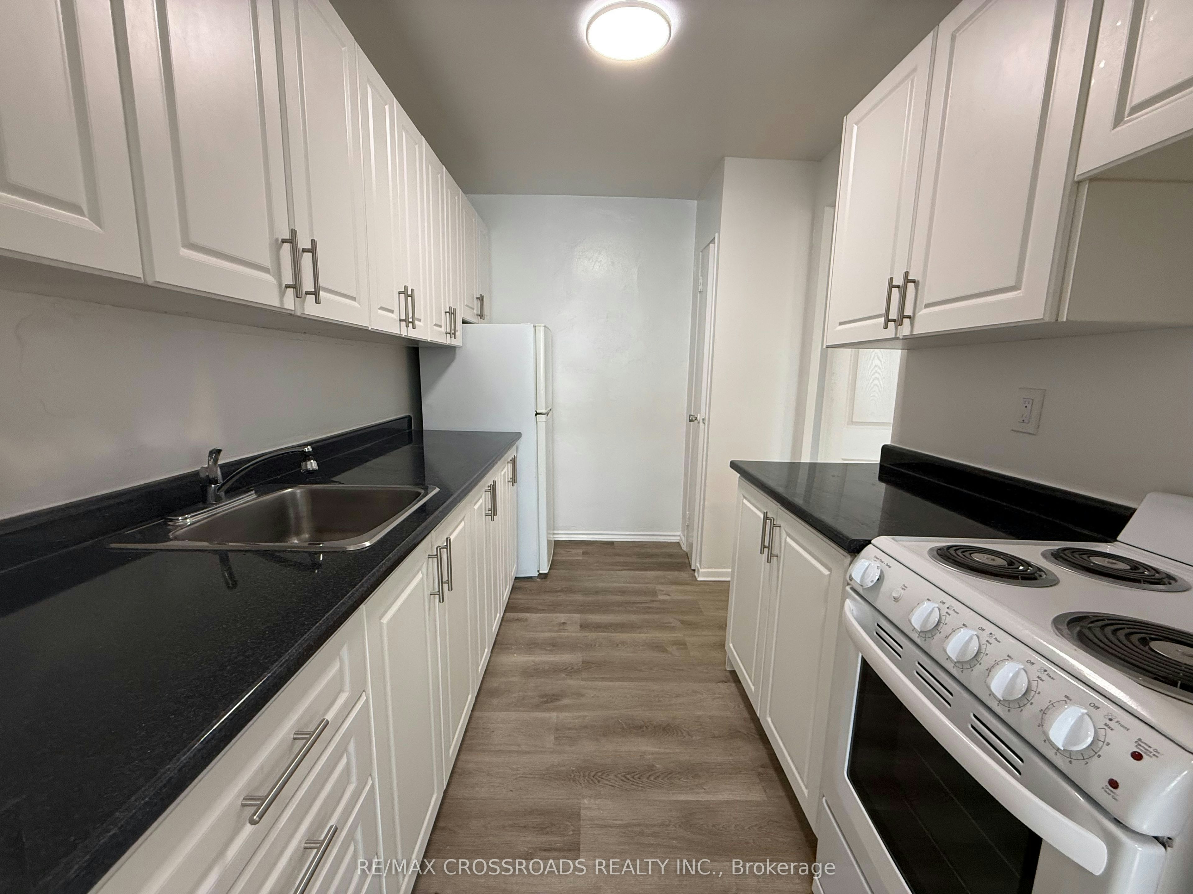 207-363 Lakeshore Road E, Mississauga, ON, L5G 1H7 - 5