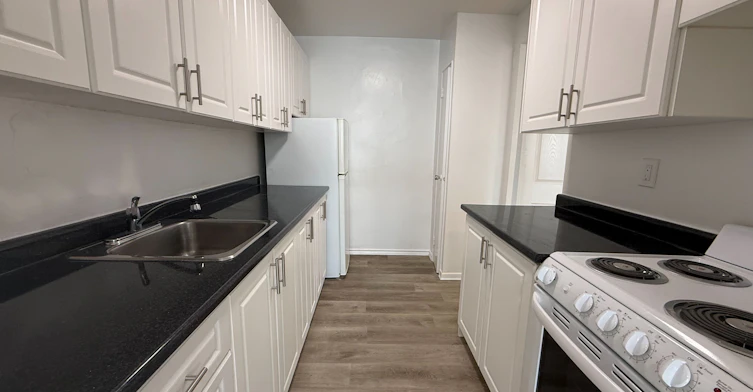 207-363 Lakeshore Road E, Mississauga, ON, L5G 1H7 - 5
