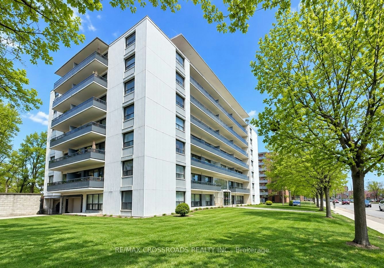 207-363 Lakeshore Road E, Mississauga, ON, L5G 1H7