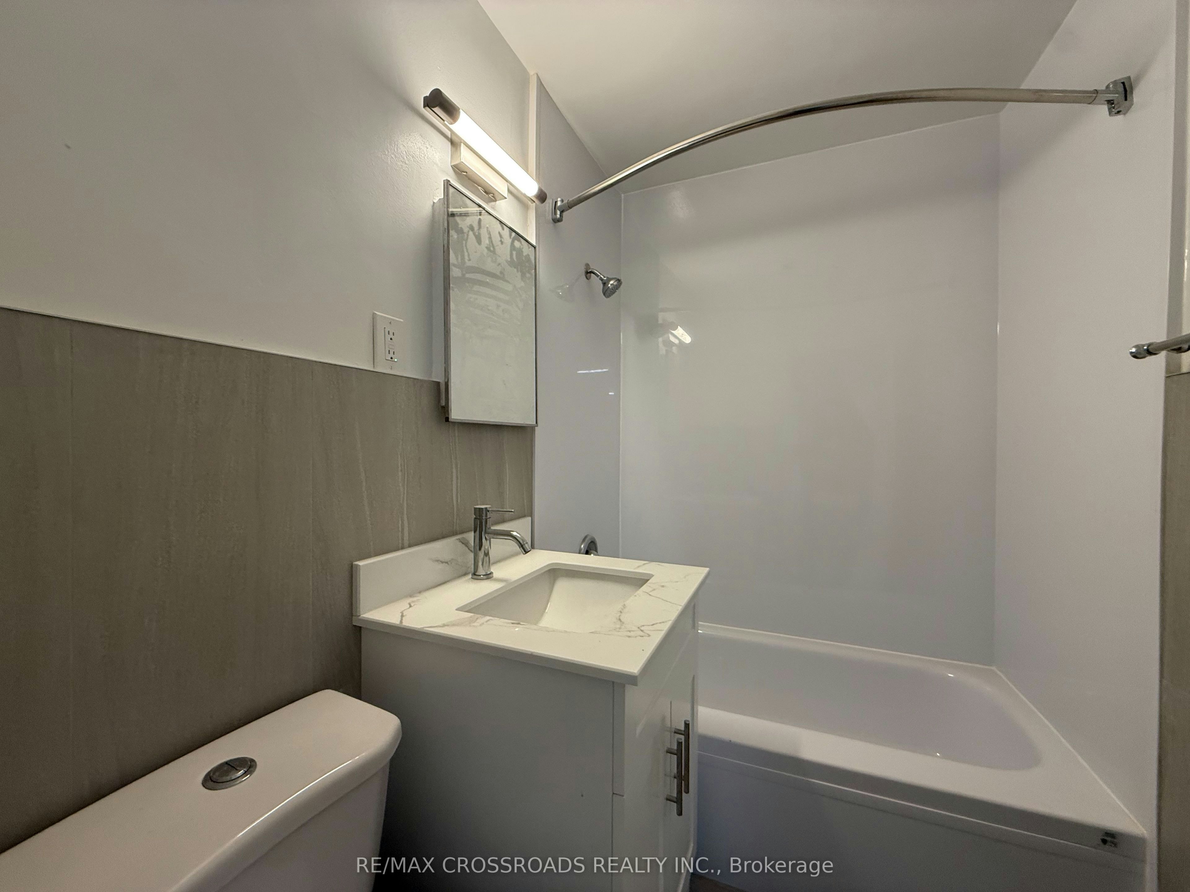 207-363 Lakeshore Road E, Mississauga, ON, L5G 1H7 - 6