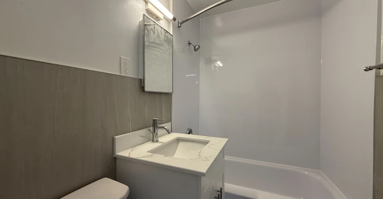 207-363 Lakeshore Road E, Mississauga, ON, L5G 1H7 - 6