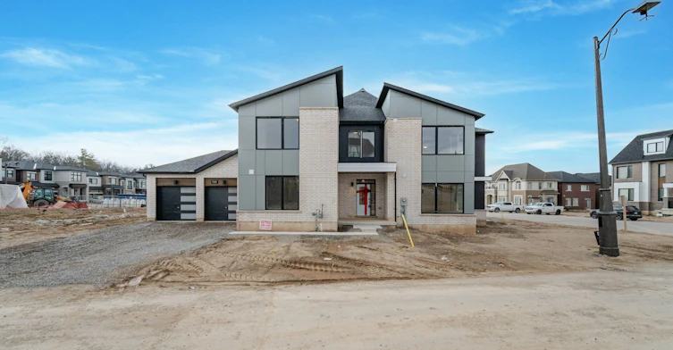 120 Settlers Road E, Oakville, ON, L6H 7C8 - 2