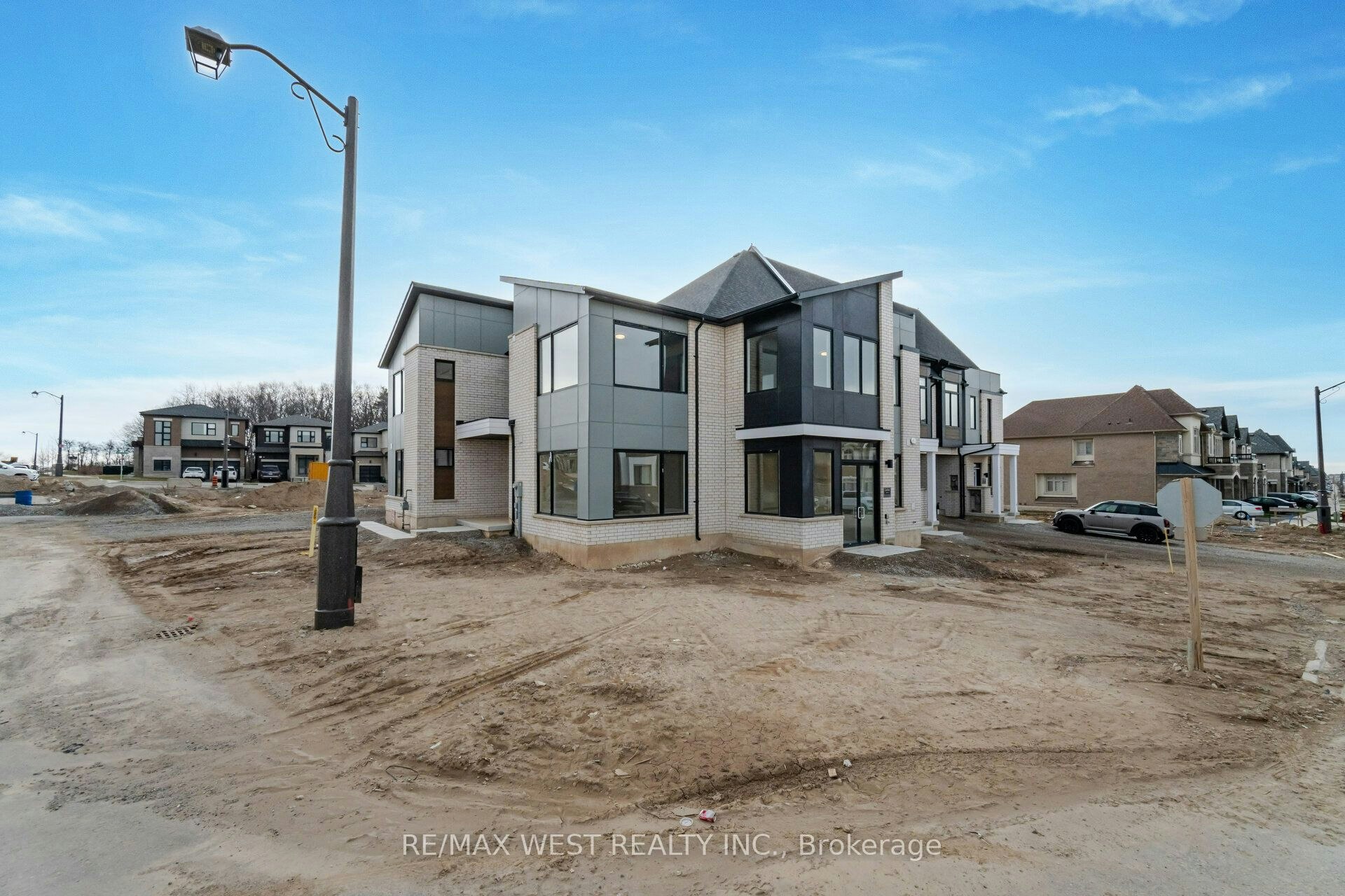 120 Settlers Road E, Oakville, ON, L6H 7C8