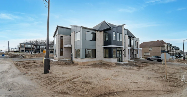 120 Settlers Road E, Oakville, ON, L6H 7C8