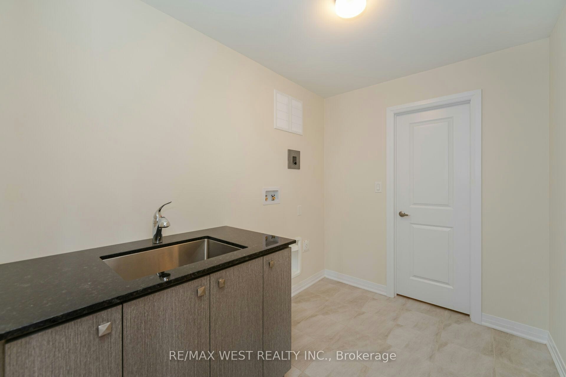 120 Settlers Road E, Oakville, ON, L6H 7C8 - 32