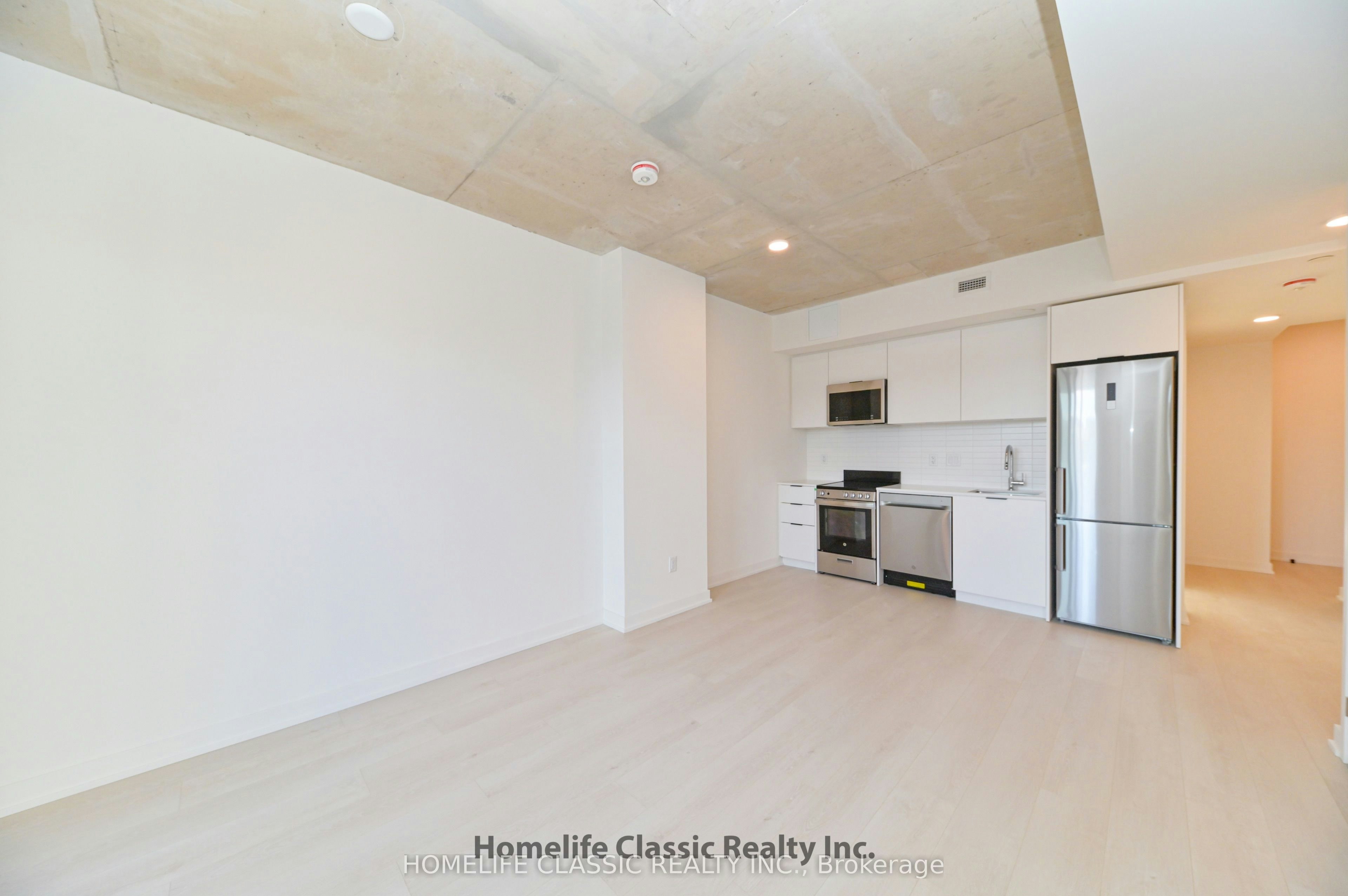 1 Vine Avenue, Toronto, ON, M6P 0C8 - 4