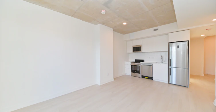 1 Vine Avenue, Toronto, ON, M6P 0C8 - 4