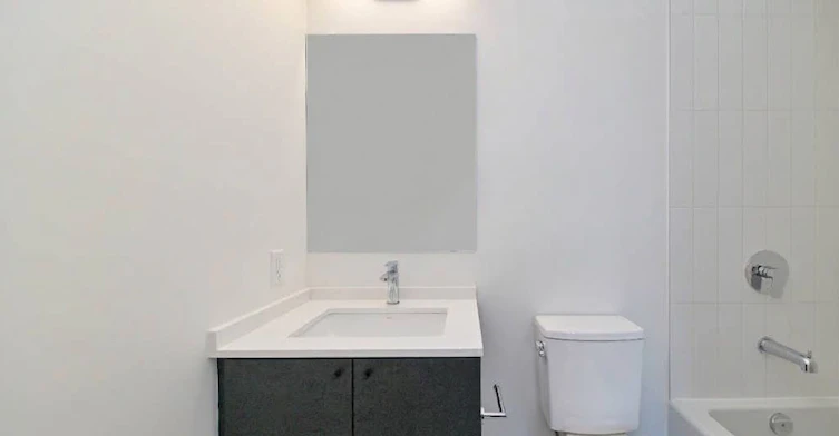 1 Vine Avenue, Toronto, ON, M6P 0C8 - 9