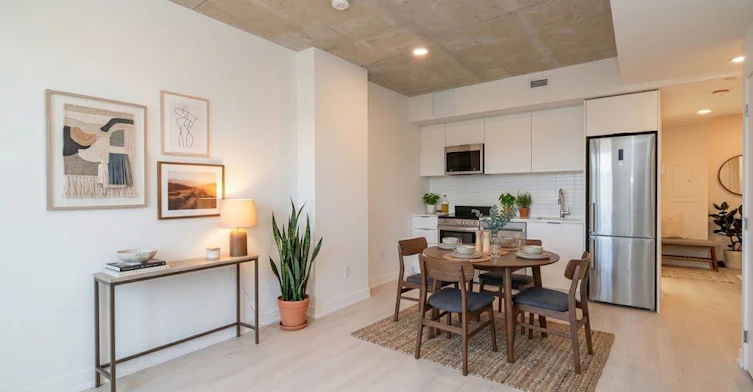 1 Vine Avenue, Toronto, ON, M6P 0C8 - 5