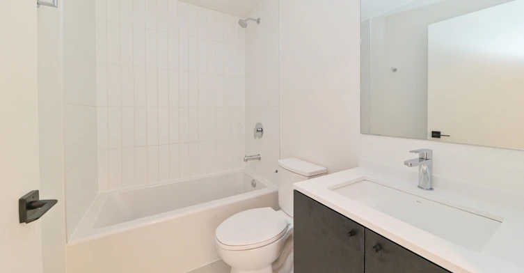 1 Vine Avenue, Toronto, ON, M6P 0C8 - 13