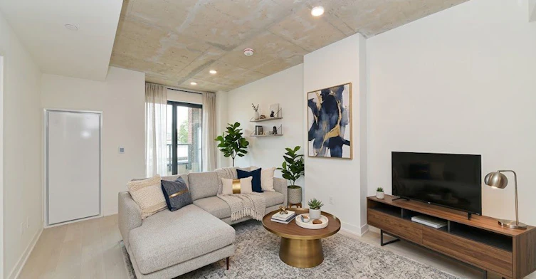 1 Vine Avenue, Toronto, ON, M6P 0C8 - 3