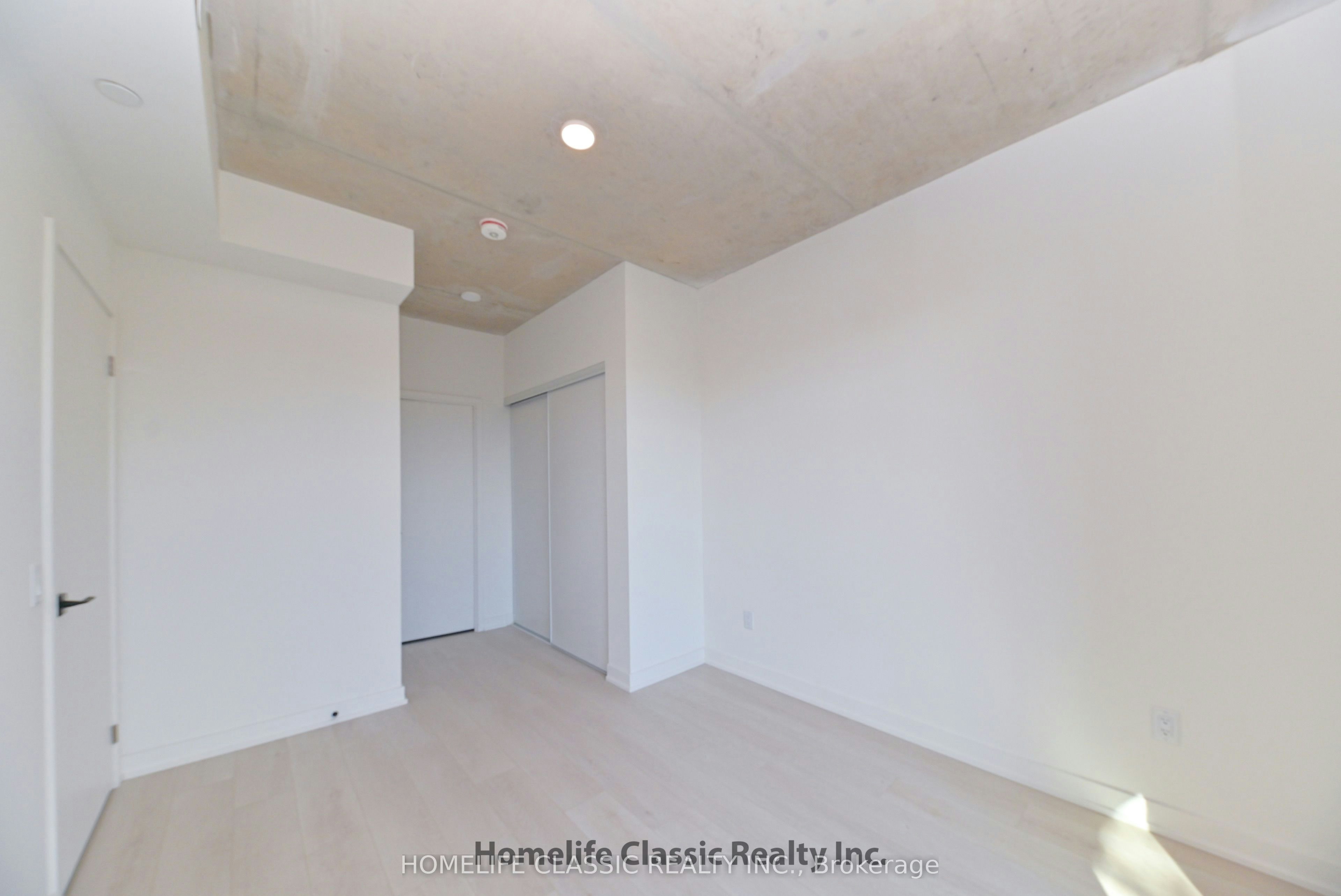 1 Vine Avenue, Toronto, ON, M6P 0C8 - 8