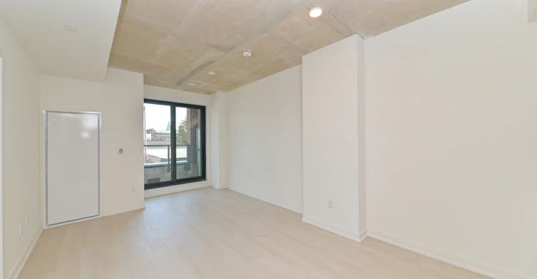 1 Vine Avenue, Toronto, ON, M6P 0C8 - 2
