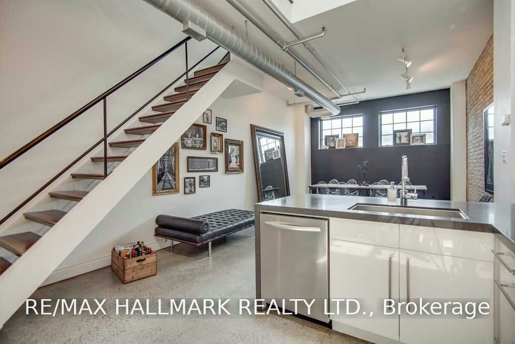 7-6 Bartlett Avenue, Toronto, ON, M6H 3E8