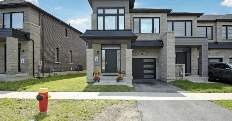 1456 Rose Way, Milton, ON, L9E 1V7