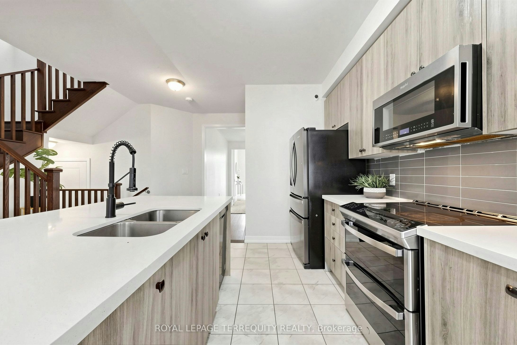 1456 Rose Way, Milton, ON, L9E 1V7 - 16
