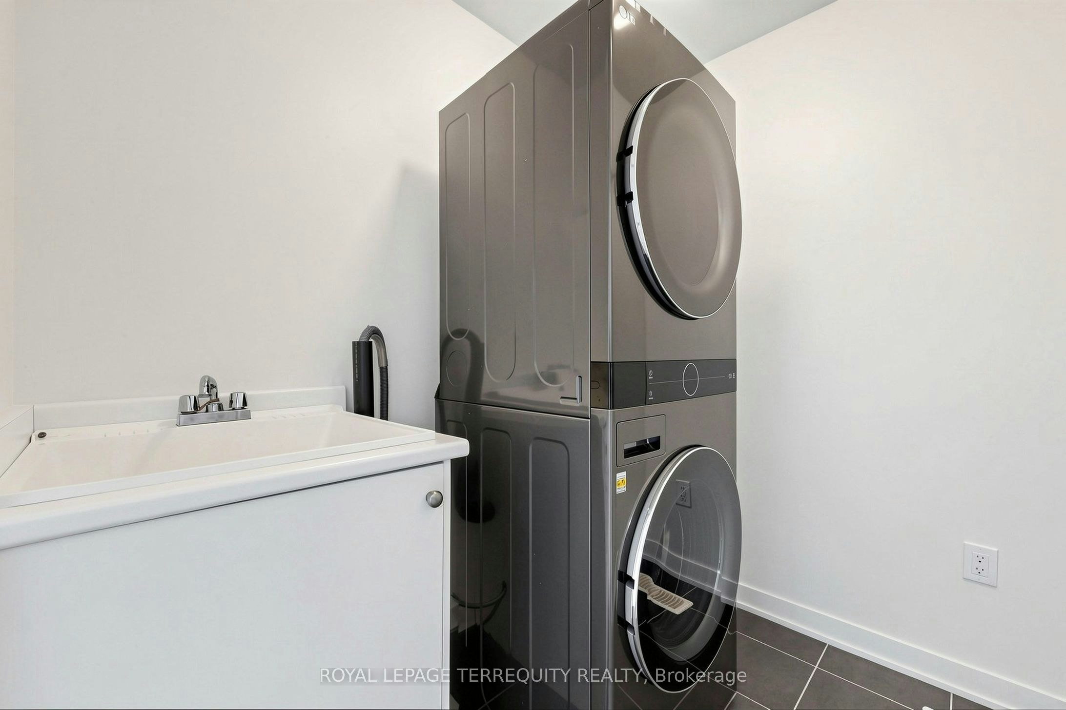 1456 Rose Way, Milton, ON, L9E 1V7 - 38