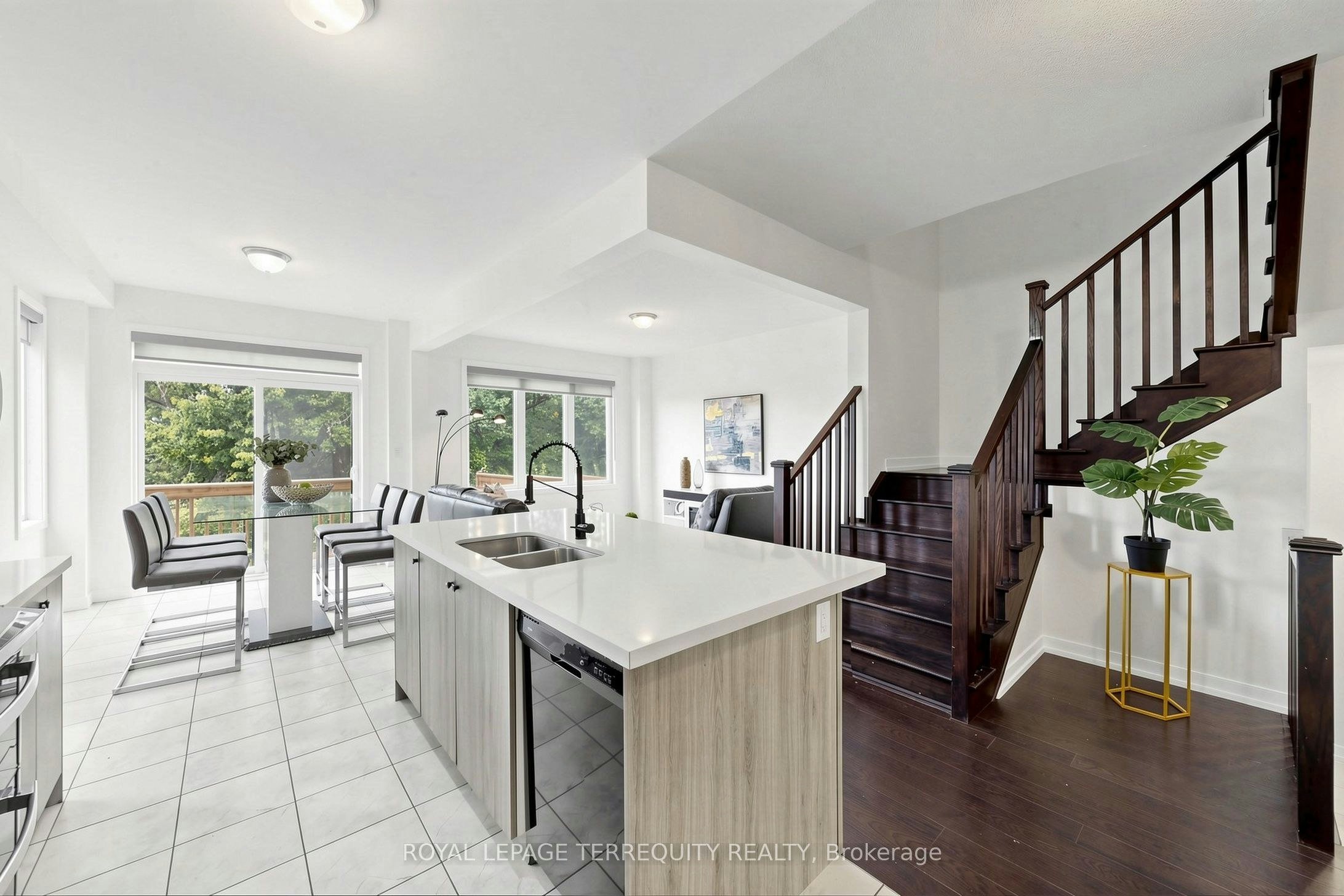 1456 Rose Way, Milton, ON, L9E 1V7 - 17