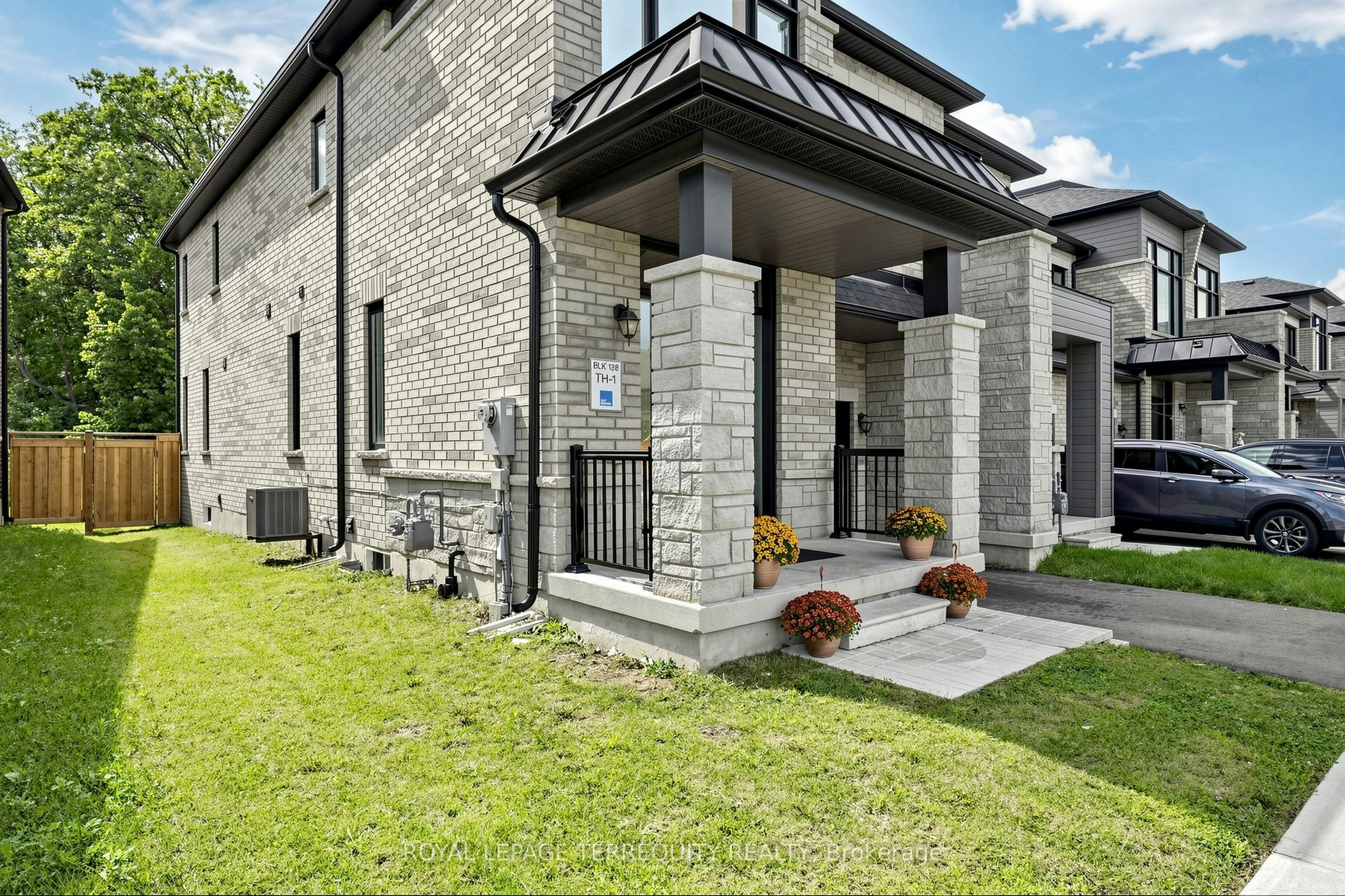1456 Rose Way, Milton, ON, L9E 1V7 - 2