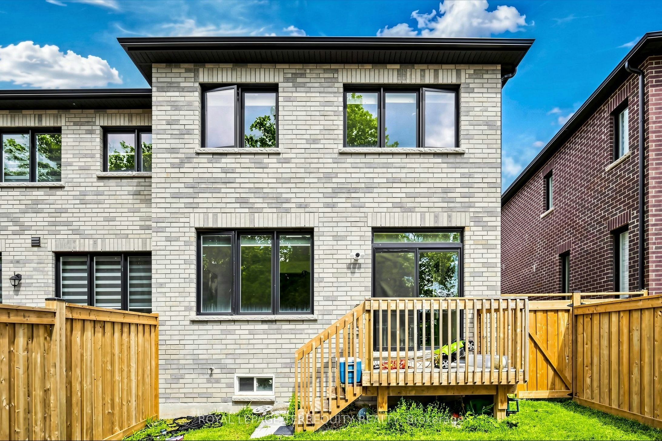 1456 Rose Way, Milton, ON, L9E 1V7 - 44