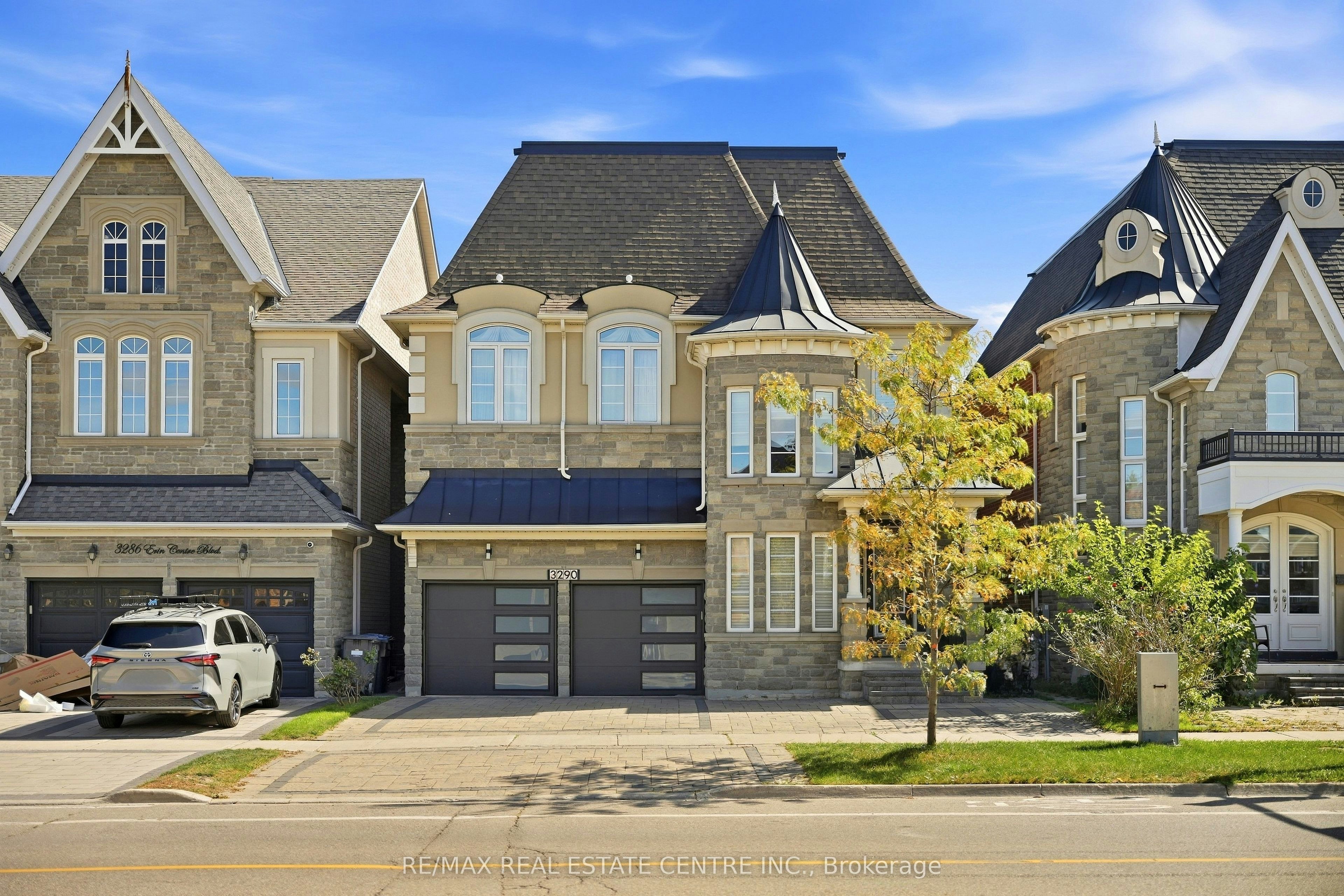 3290 Erin Centre Boulevard, Mississauga, ON, L5M 0K9