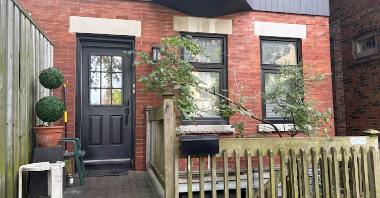 Upper-28 Spencer Avenue, Toronto, ON, M6K 2J6